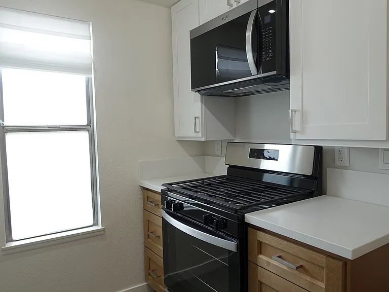 Kitchen: Oven and 4-burner Stove. Microwave.