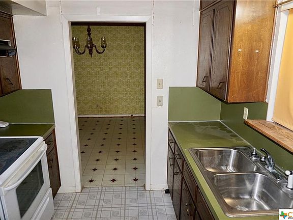 4th image of 1113 Houston St