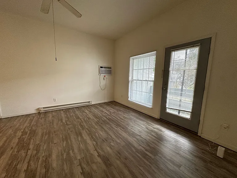 University Park Apartments near Cornell University — Photo 186