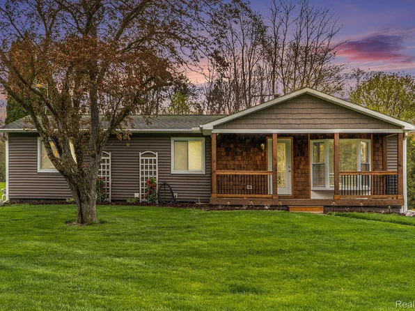 1410 W Silverbell Rd, Orion, MI 48359