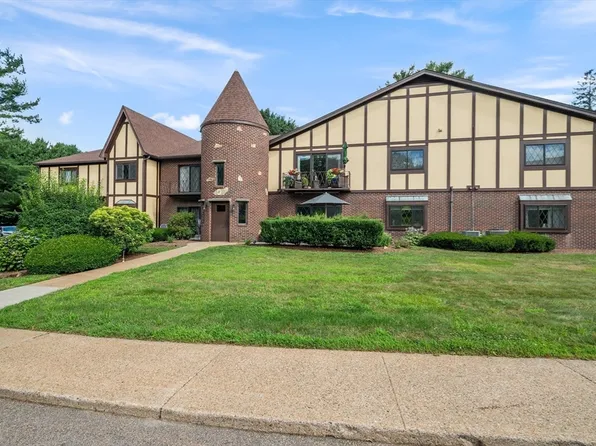 11 Rainbow Pond Dr APT 7, Walpole, MA 02081