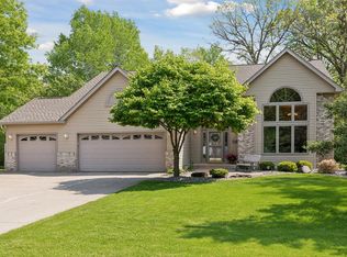 6384 W Shadow Lake Dr, Lino Lakes, MN 55014