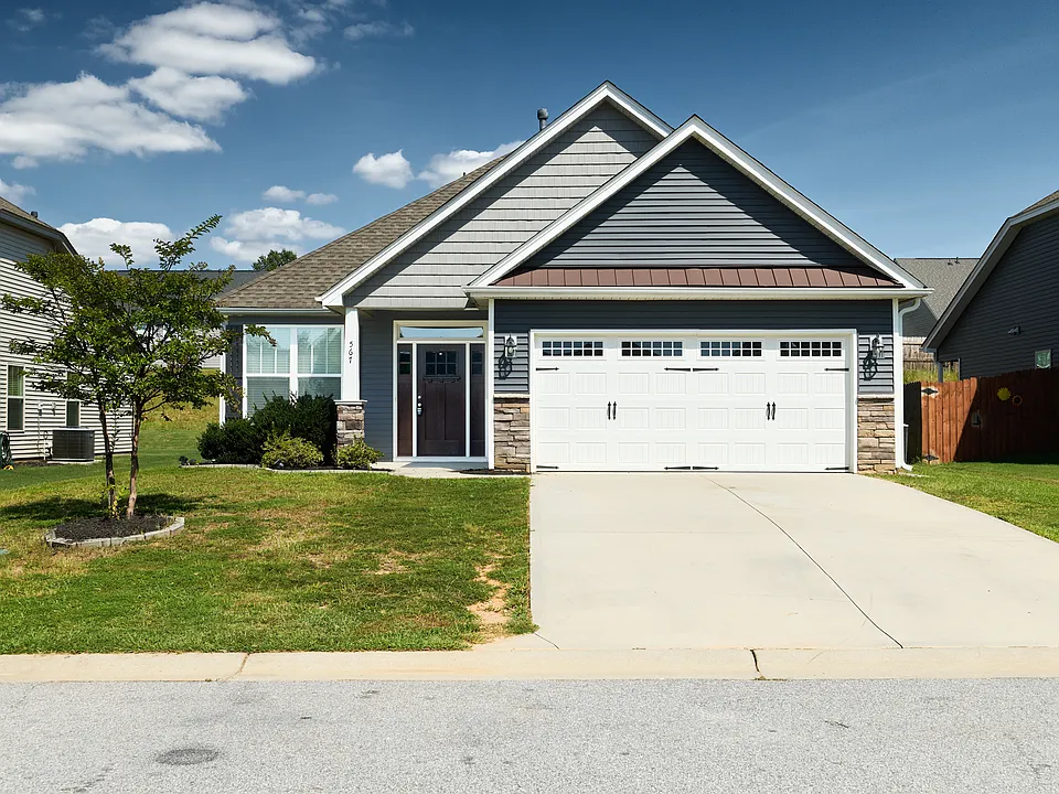 567 Chantry Ln