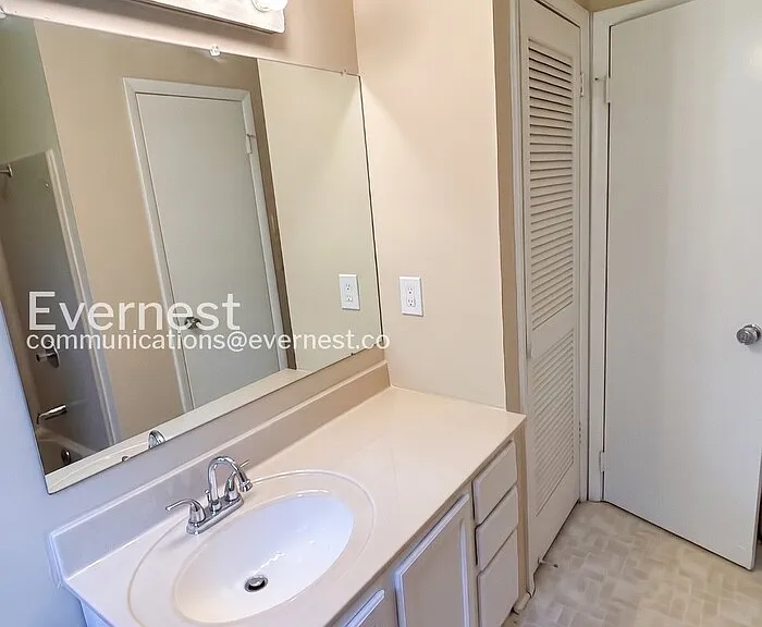 1710 Ichabod Ln #B — Photo 11