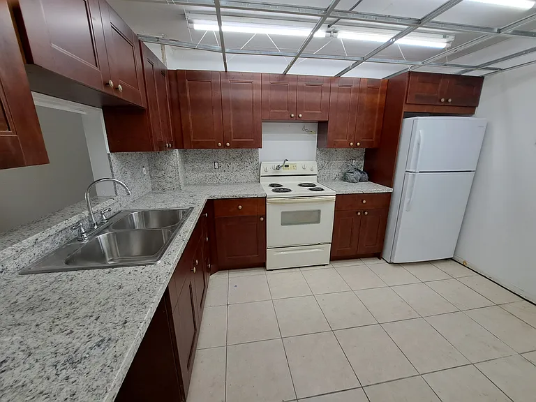 Sherwood Square Apartments — Photo 39