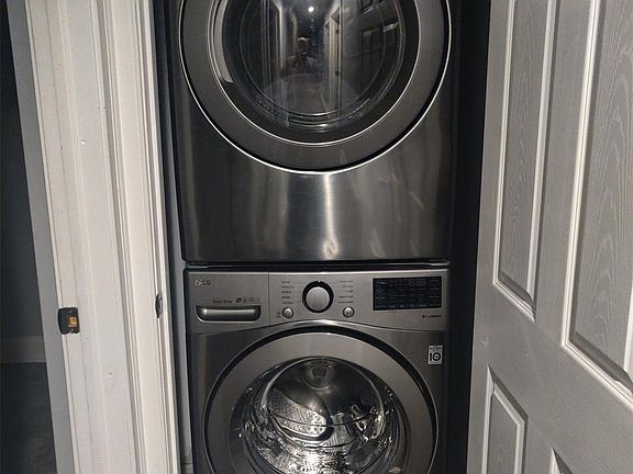 5th image of 5 Pamela Ln