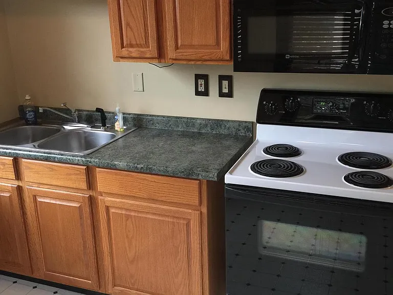 425 W Chocolate Ave — Photo 6