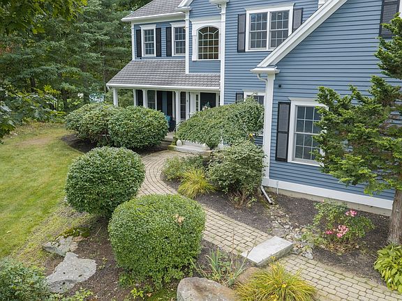 3rd image of 8 Wildewood Dr
