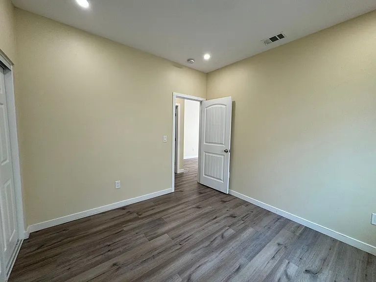 2121 Ocean View Blvd — Photo 8
