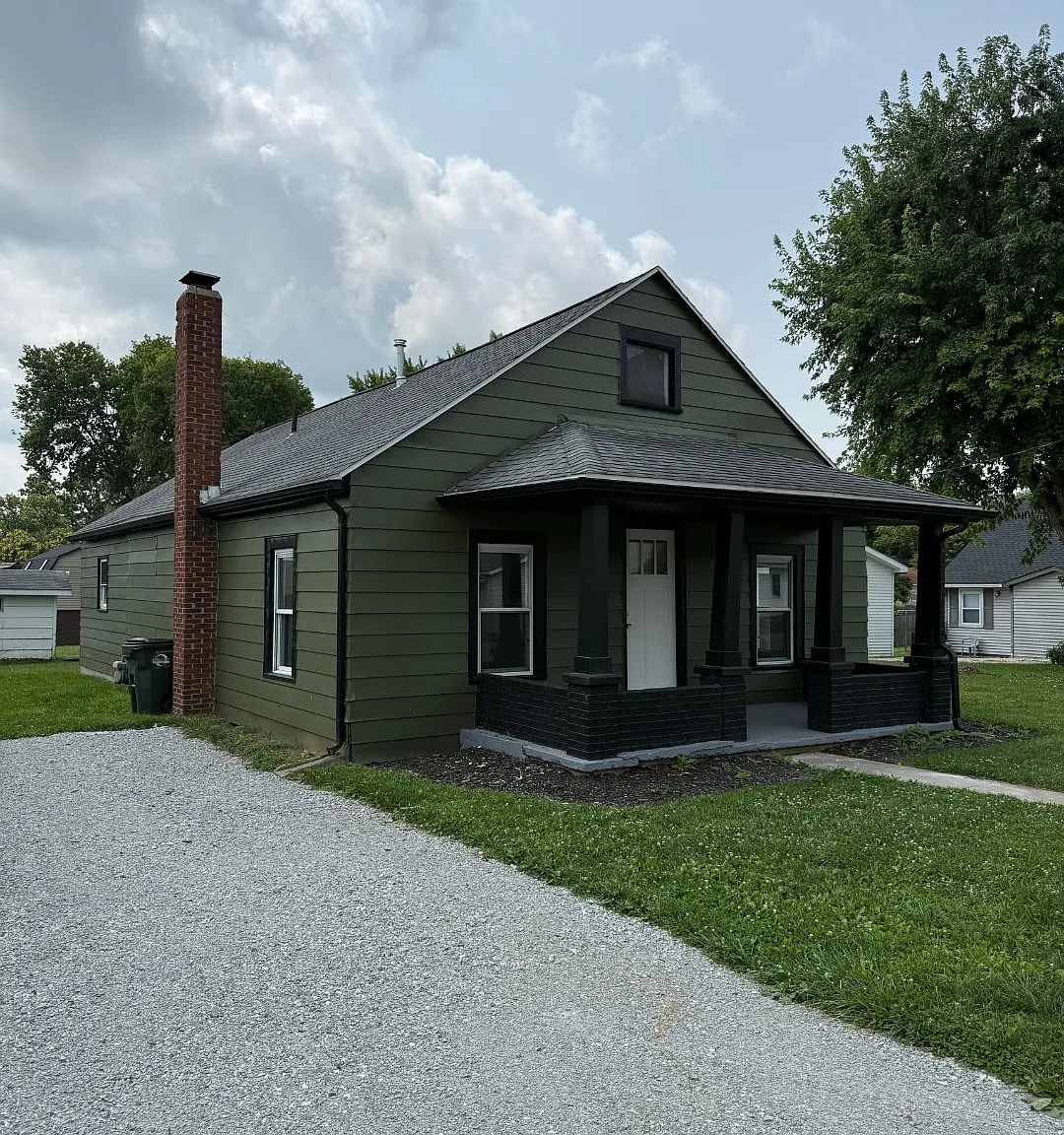 4 bed, 2.0 bath, 1700 sqft, $1,900 — Photo 1