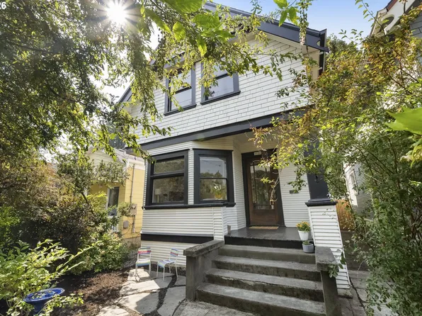4026 SE Caruthers St, Portland, OR 97214
