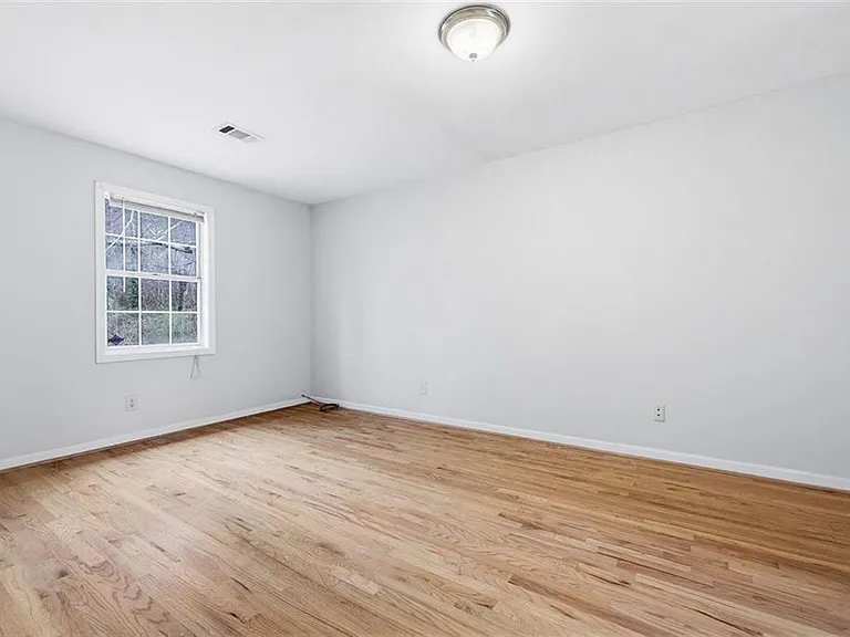 1055 Autumn Crest Ct — Photo 16