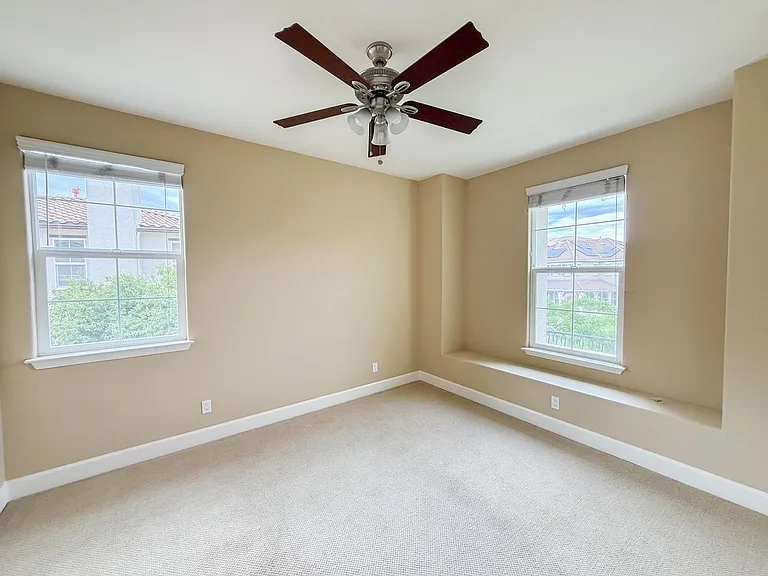 342 Stanforth Ct — Photo 41
