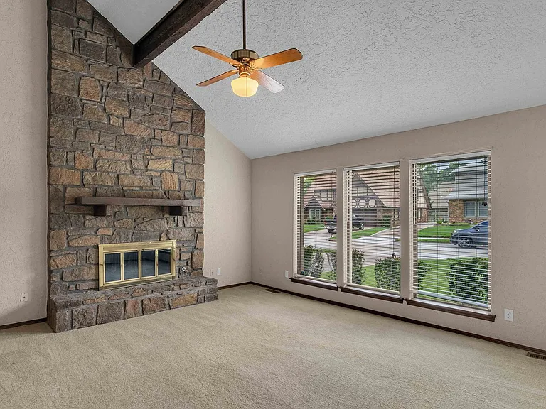 2321 W Louisville St — Photo 3