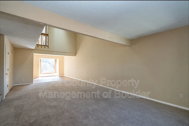 4 bed, 3.0 bath, 1800 sqft, $3,100 — Photo 2