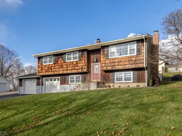 12 Olsen Ln, Clinton Town, NJ 08809