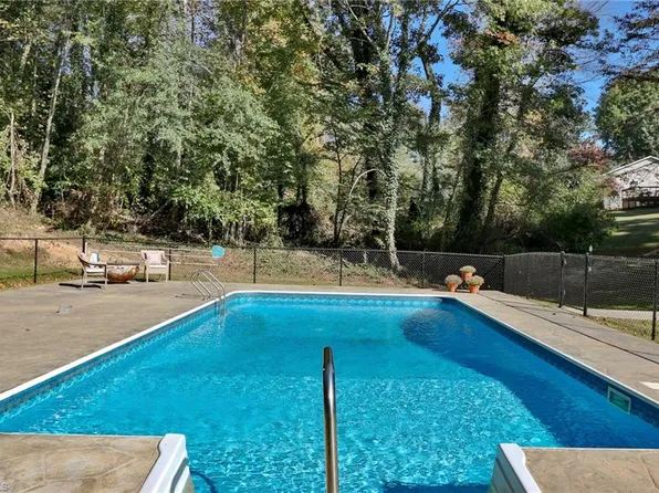 146 Marview Dr, Boonville, NC 27011