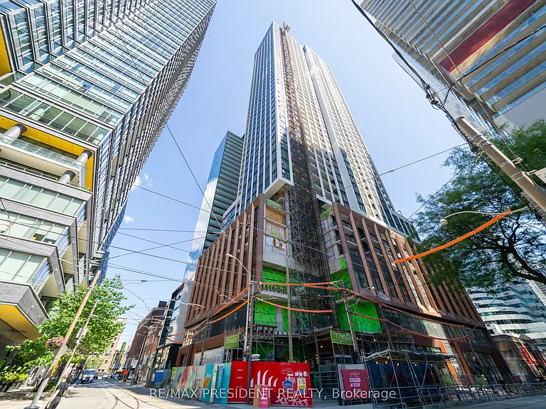 400 King St W #808 — Photo 32