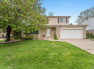 13876 Greentrees St, Riverview, MI 48193