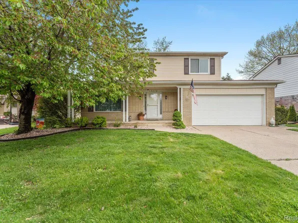 13876 Greentrees St, Riverview, MI 48193