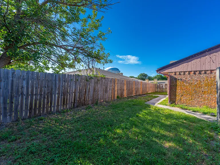 625 Woodhaven Pl — Photo 29