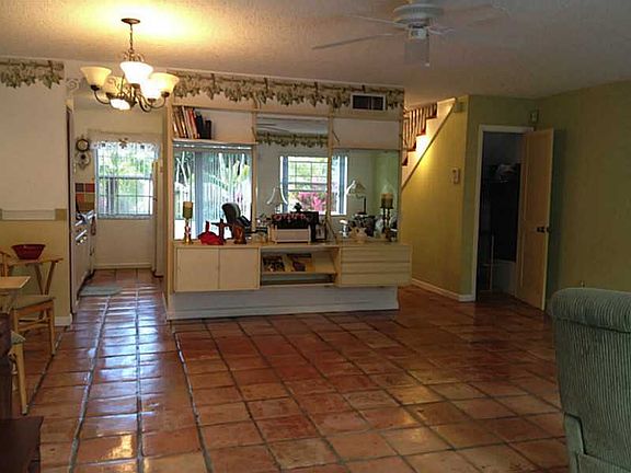 4th image of 9124 NW 35th Pl