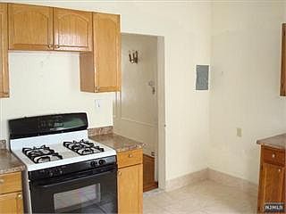 4th image of 365 So Burnet St