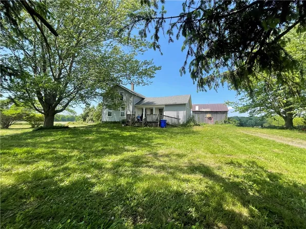 14797 E County House Rd, Albion, NY 14411