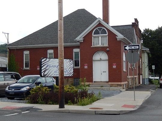 2nd image of 2733 6th Ave