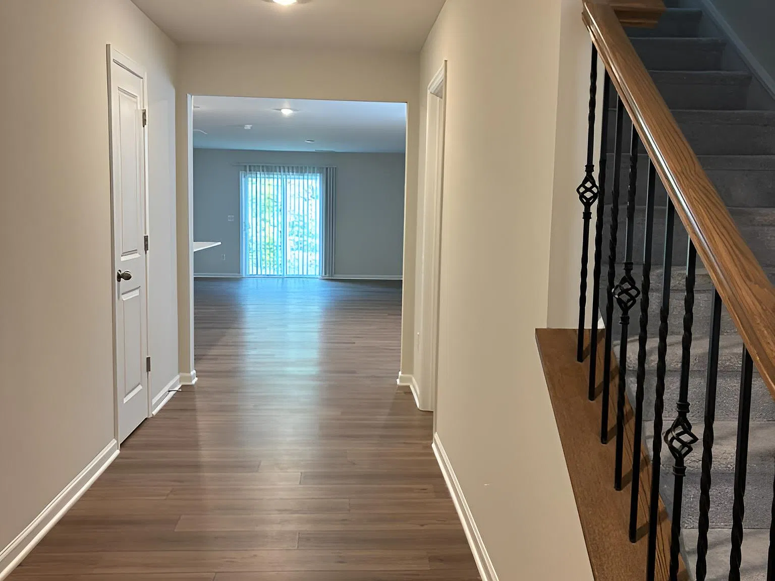 5 bed, 2200 sqft, $2,450 — Photo 2