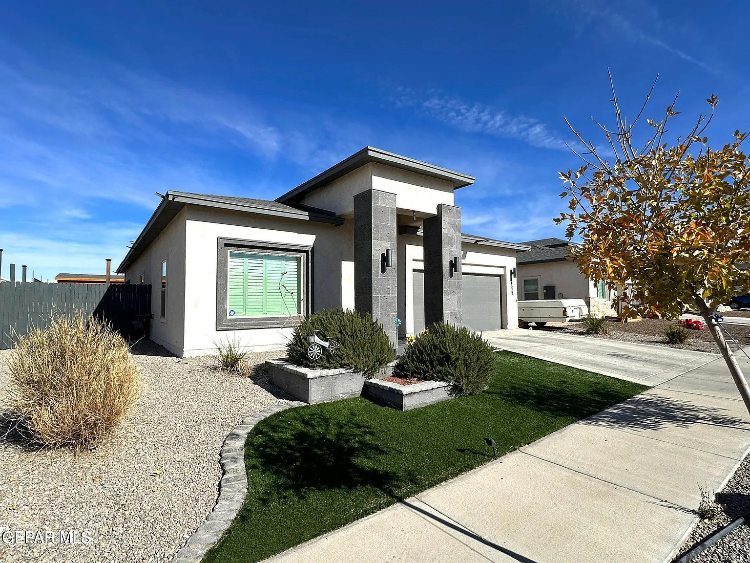 3 bed, 2.0 bath, 1913 sqft, $2,200 — Photo 2