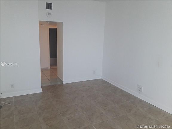 4th image of 100 Bayview Dr Ph 2