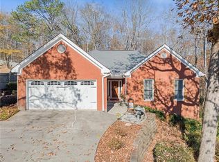 6229 Ivy Springs Dr, Flowery Branch, GA 30542