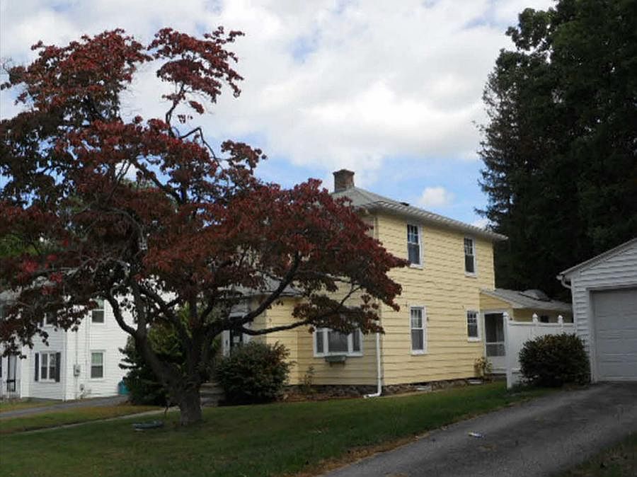 2nd image of 40 Gail Dr