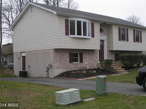3rd image of 32 Peppertree Cir
