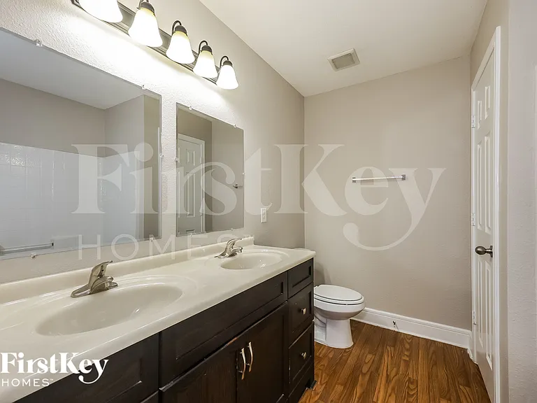 607 Lentisco Dr — Photo 9