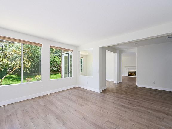 4th image of 424 Via Del Lago