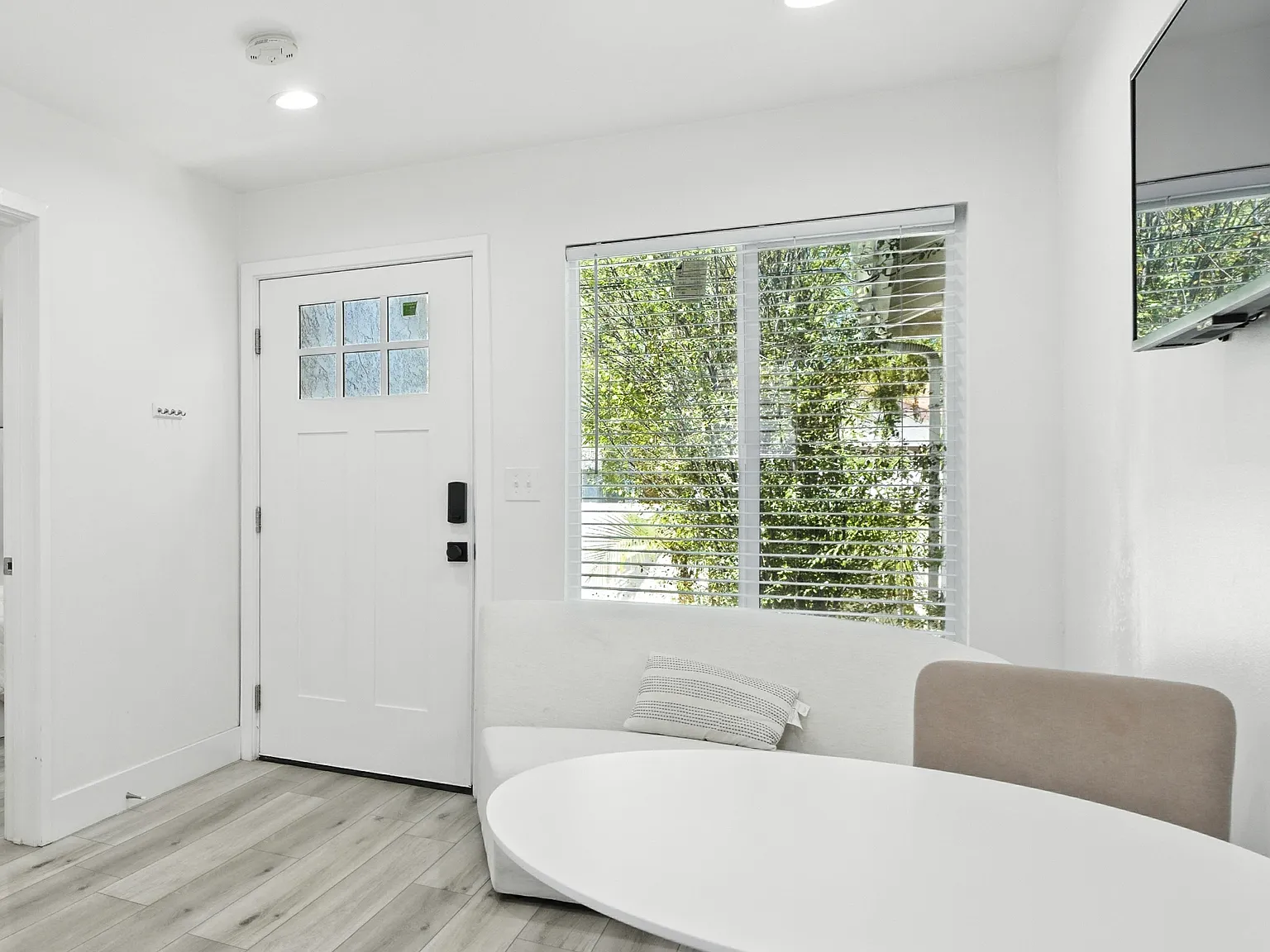 2132 Santa Fe Ave — Photo 1