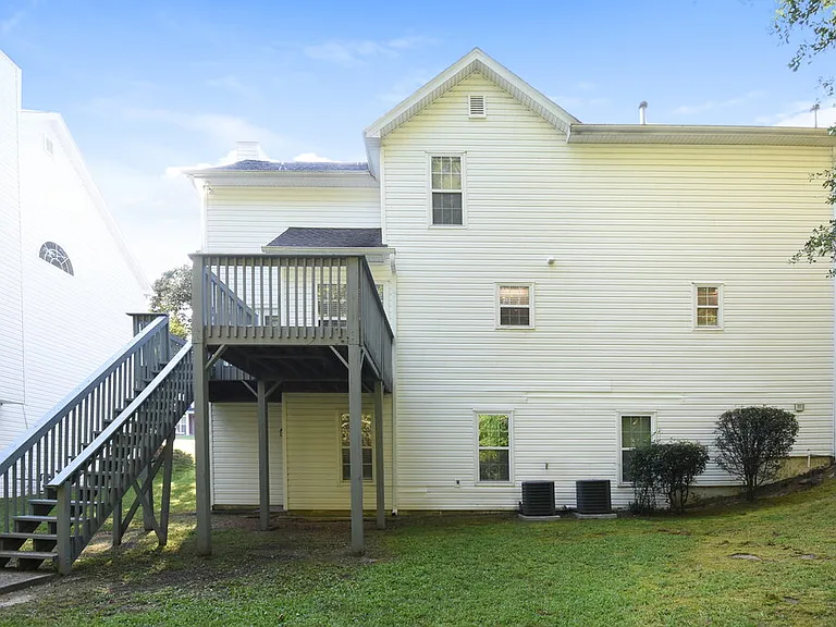 655 Simon Ive Dr — Photo 17