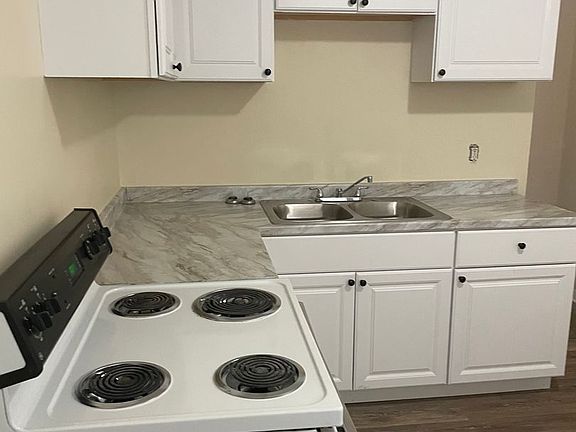 2nd image of 736 14th Ave S #736