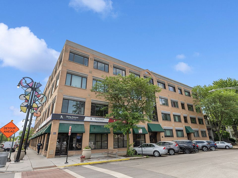 1st image of 4747 N Artesian Ave APT 3S