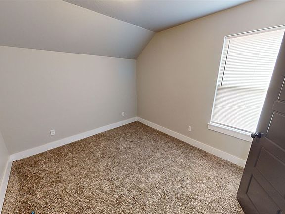 2nd image of 3024-3026 E 4th Ave