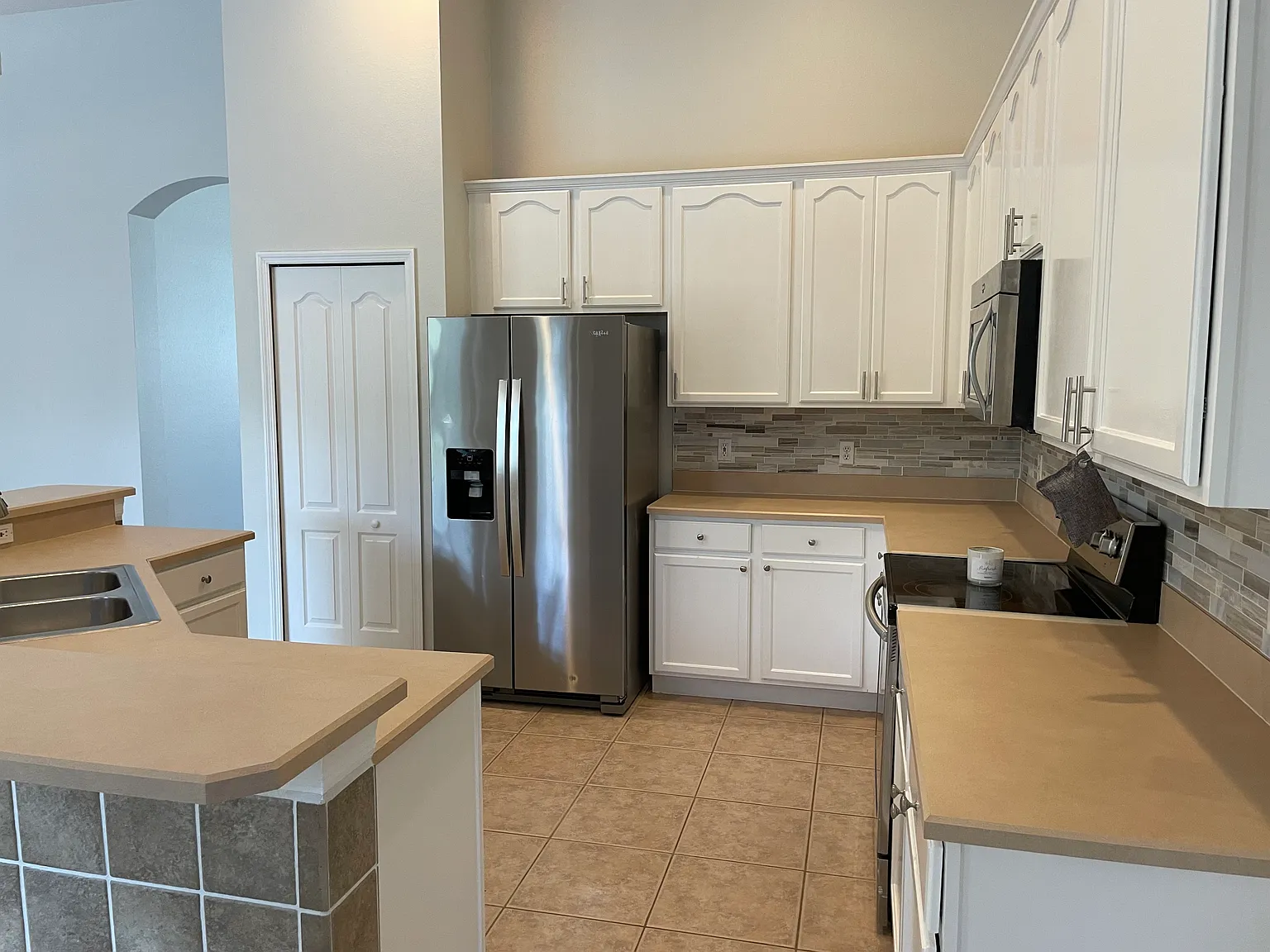 4 bed, 2136 sqft, $3,300 — Photo 2