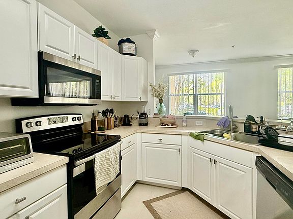 3rd image of 4402 SW 160th Avenue #914