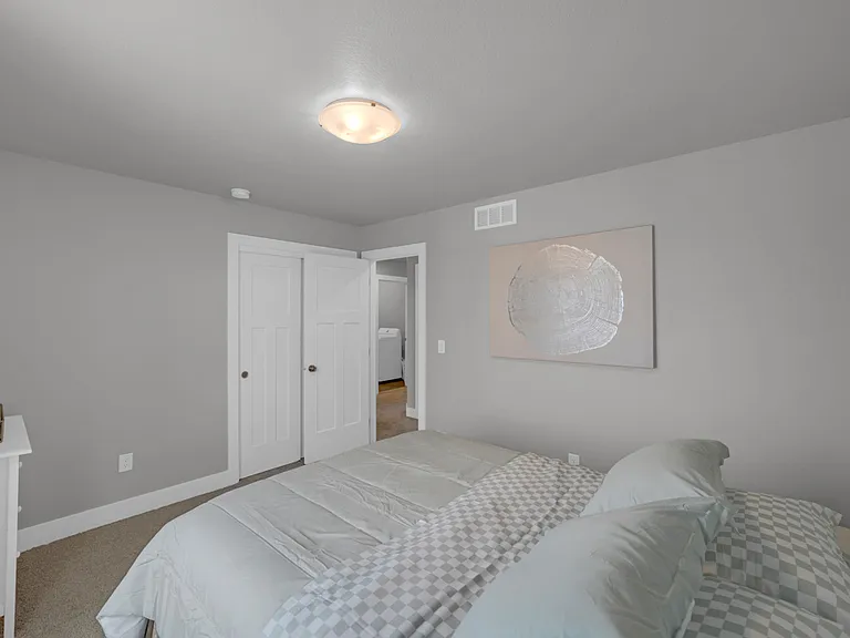690 SE Booth Ave — Photo 25