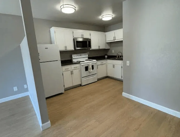 Hidden Creek Apartments — Photo 139