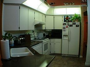 4th image of 163 W Massachusetts St
