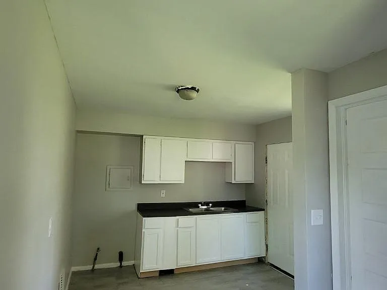 752 Euclid Ave — Photo 9