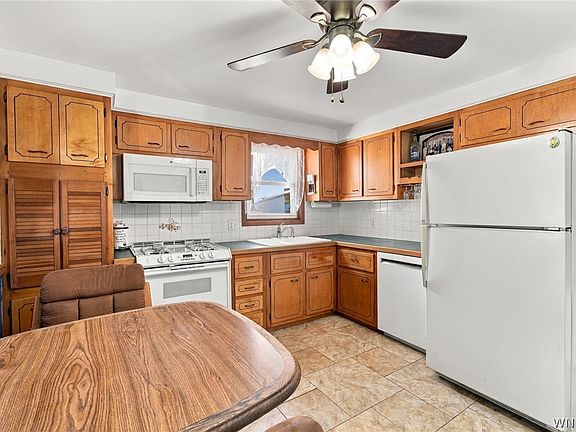 3rd image of 242 Seneca Pl