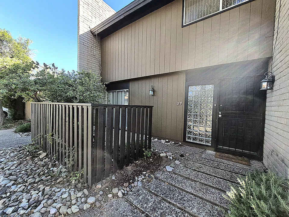 5701 E Glenn St #27